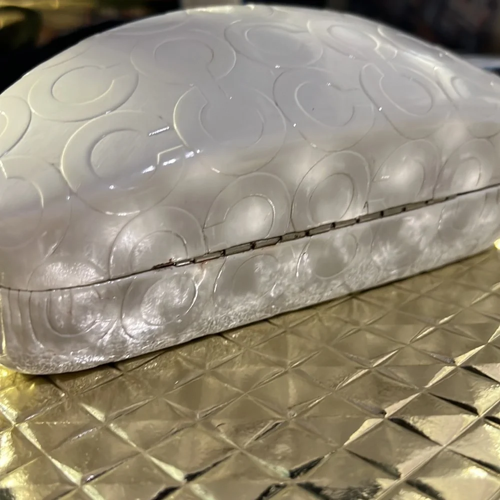 COACH Eyeglass Hard Case OFF WHITE EMBOSSED SIGNATURE Faux PATENT Leather - Picture 1 of 7